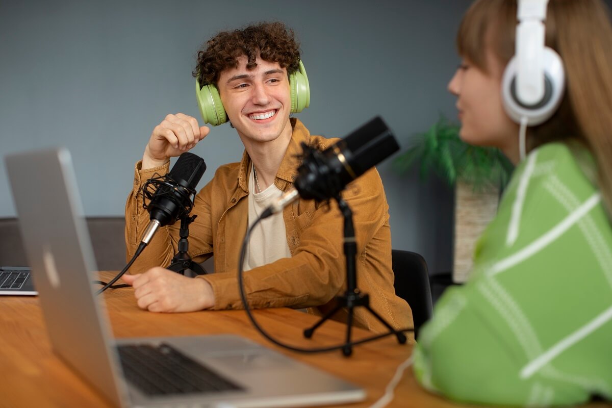 Como-sacar-provecho-a-los-podcasts-para-posicionarte-como-experto